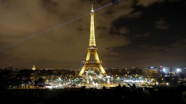 Paris’e giden turist sayısı terör nedeniyle 1,8 milyon kişi azaldı